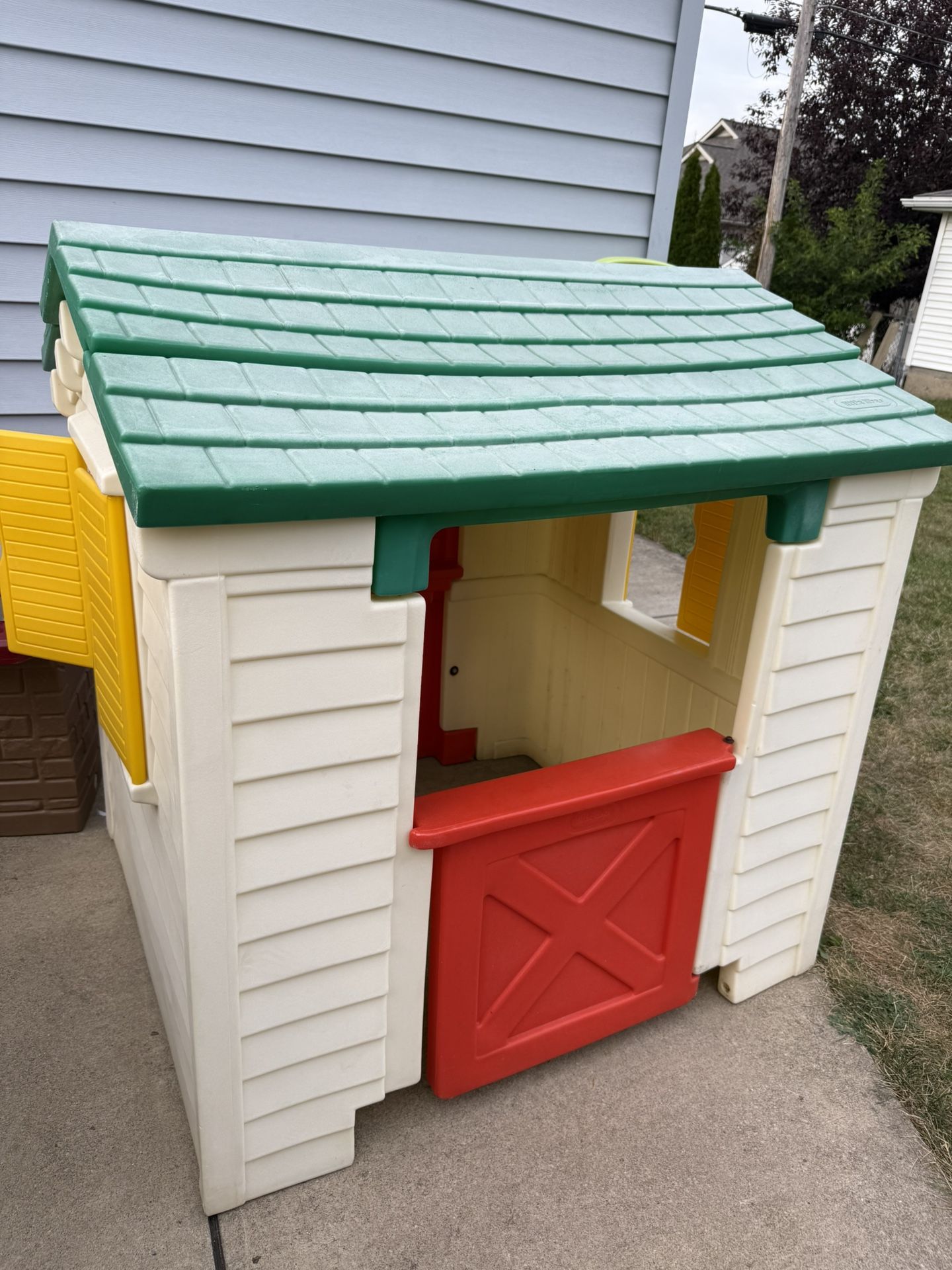 LITTLE TIKES playhouse