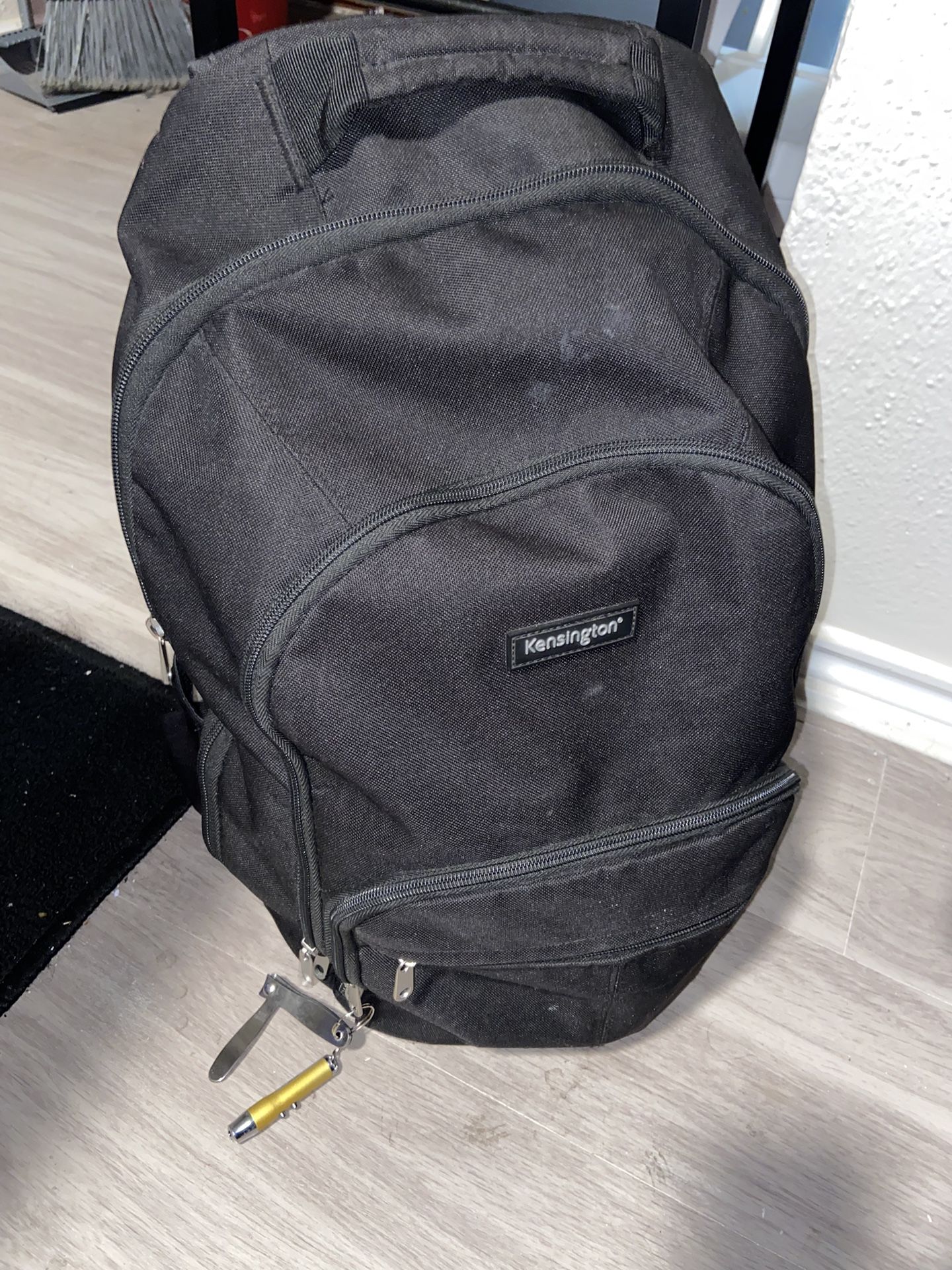 Kensington Simply Portable Sp25 Backpack
