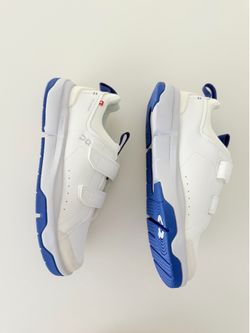 On THE ROGER Kids Unisex Sneaker Hook & Loop White/Blue Low Top US 2 EU 33.5