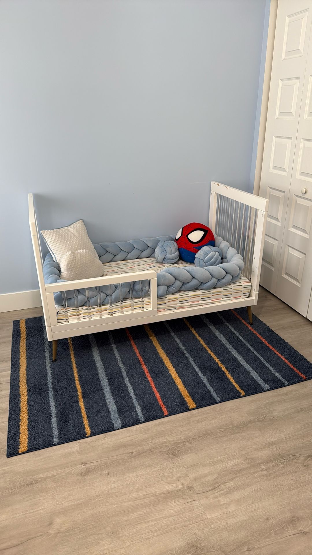Delta Children Sloane 4-in-1 Acrylic Convertible Crib with Included Conversion Rail