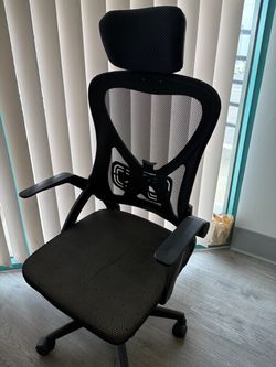 Black Mesh Ergonomic Office Chair with Headrest