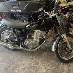 Yamaha Sr 400 Only 200 Miles. Black And Chrome.