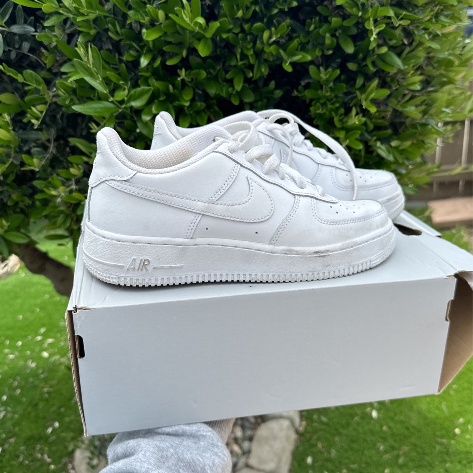 Air Force 1 size 6Y