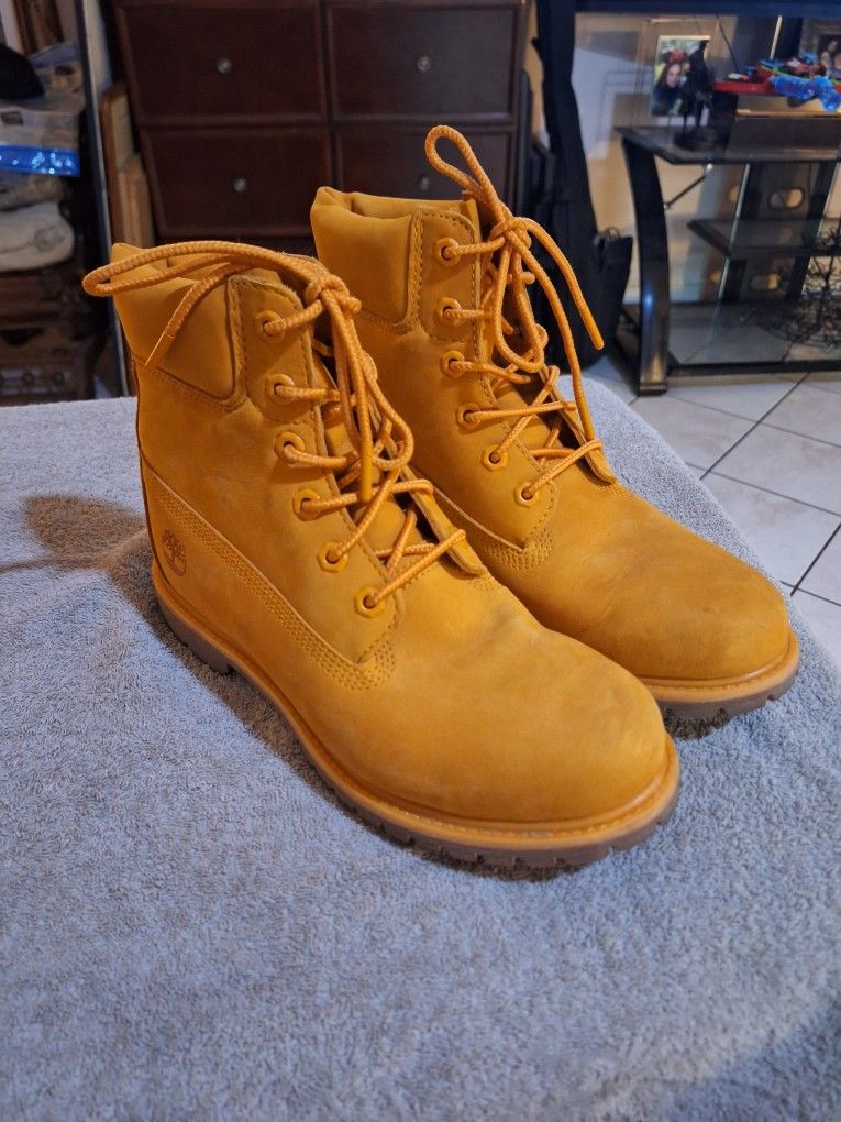 Women Timberland Boots 9.5