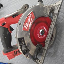 Milwaukee Circular Saw 