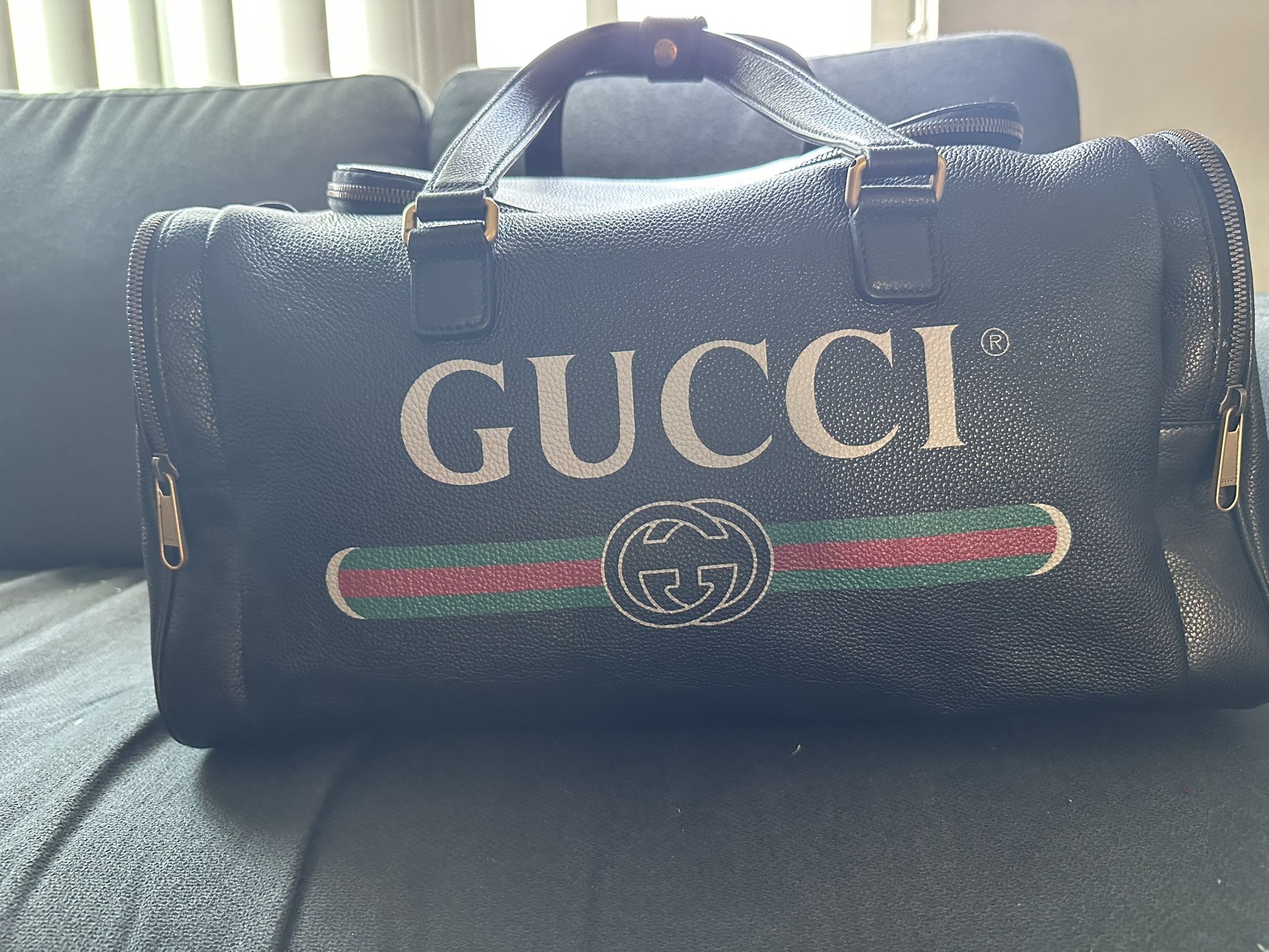 Gucci Duffle Bag Authentic (NEGOTIABLE)