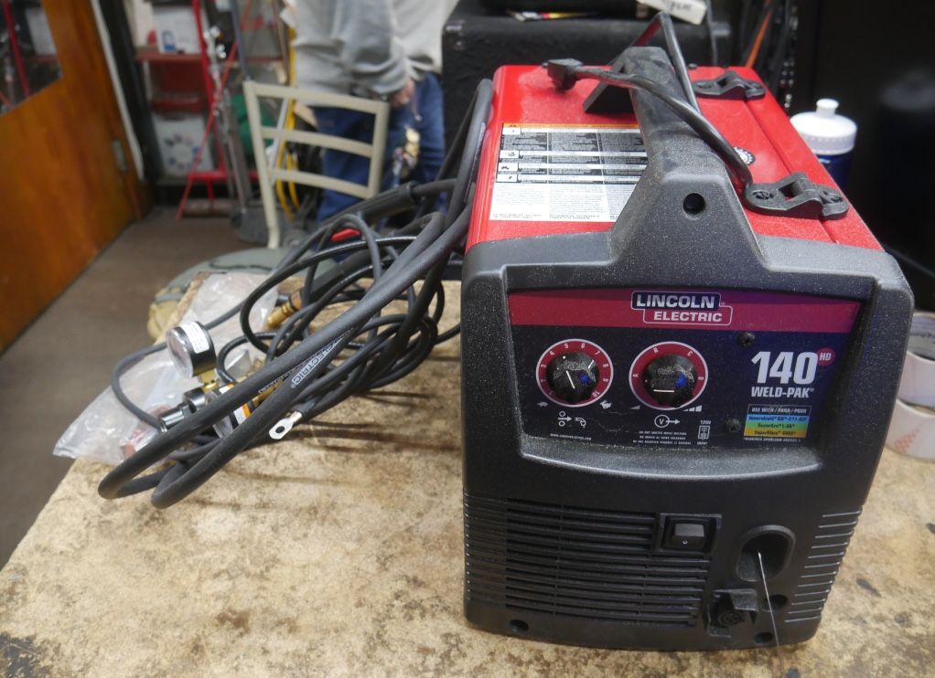 LINCOLN WELDER 140HD NEW OPEN BOX 884870-1