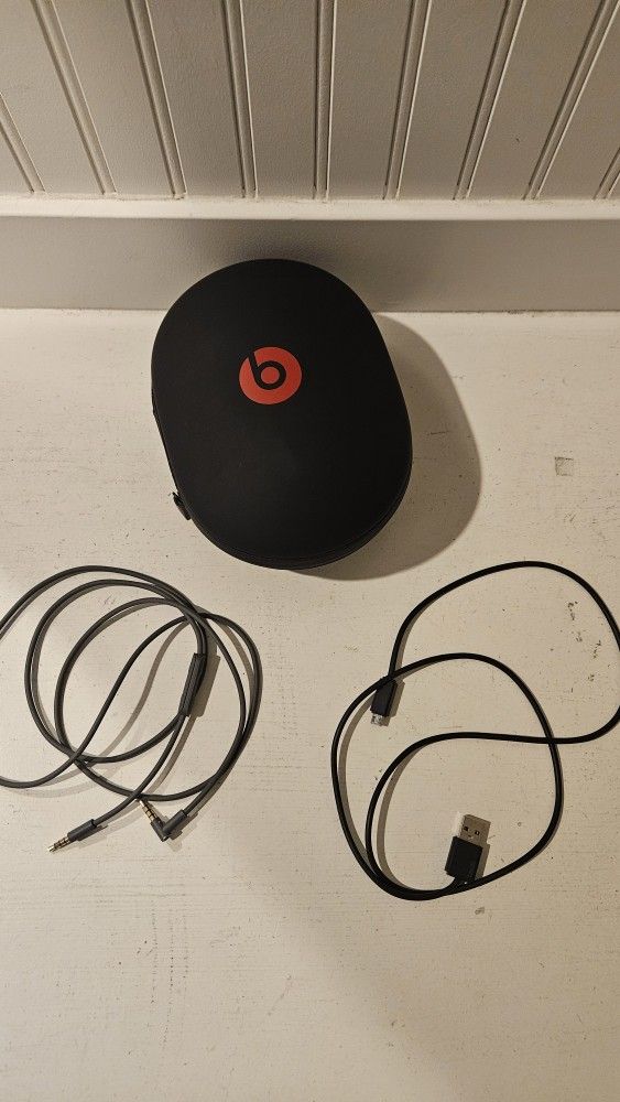 Beats HEADPHONES CASE AND CORDS ONLY 