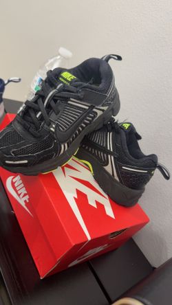 NIKE VOMERO 5