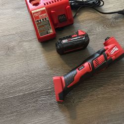Multi Tool Milwaukee  Nuevo