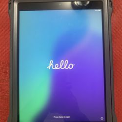 Apple iPad 7th Generation 10.2” 32GB Unlocked Like New With Great Case And Keyboard!