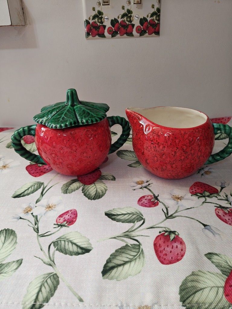 Strawberry Creamer And Sugar Bowl Set