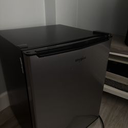 Whirlpool Mini fridge