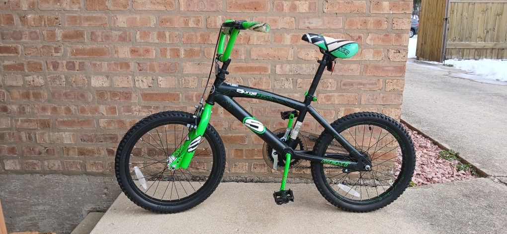 Boys 18inch Surge Bike