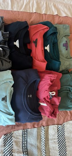 Women’s Sweatshirt Bundle – 9 Pieces! XXL & 1X