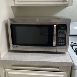 Magic Chef Countertop Microwave 