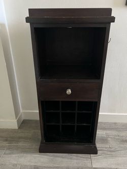 Wine bar cabinet with removable tray