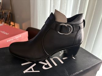 Womens Low Boots size 8