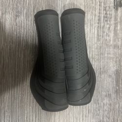 Mountain biking grips