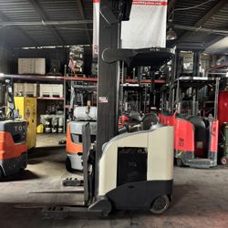 CROWN REACH FORKLIFT