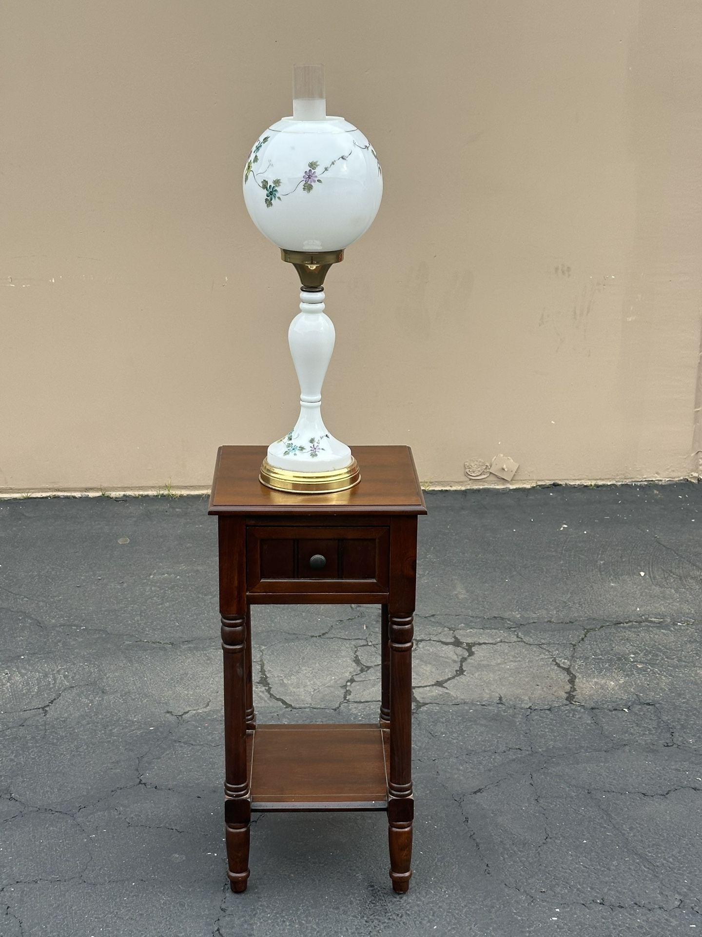 Gone With The Wind Lamp And End Table