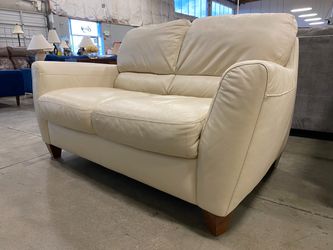 NATUZZI Ivory Plush Leather Loveseat