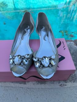 Women's Nina Silver Glitter o Embellished Wedge Heels Size 7.5