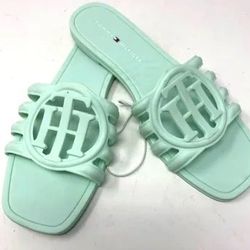 Tommy Hilfigure slides