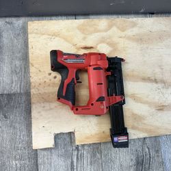 Milwaukee M12 Pin Nailer 23GA