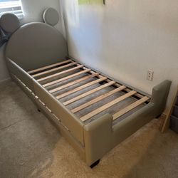 Isabelle & Max Aaleeyah Upholstered Daybed Twin Very Good Condition