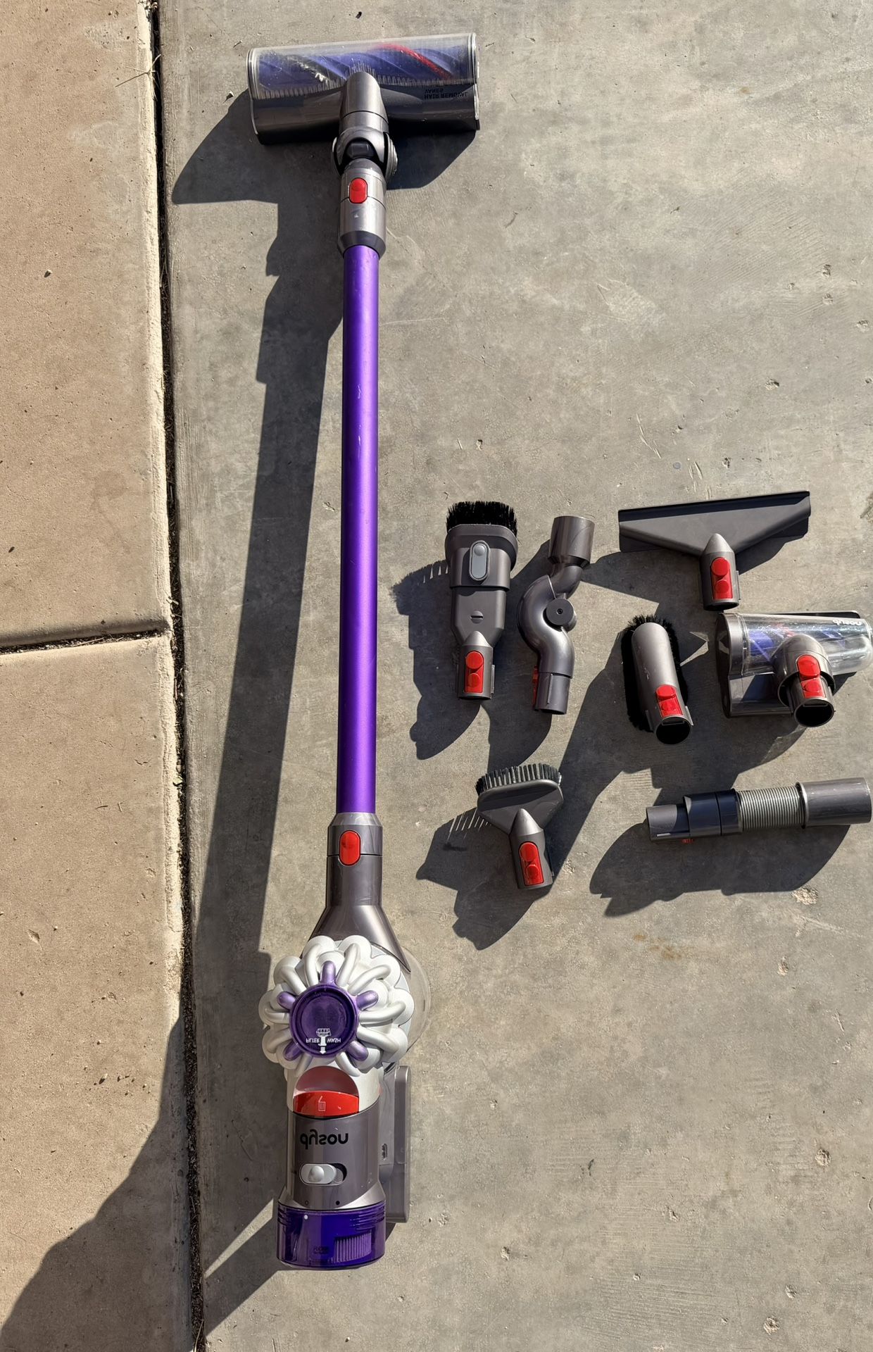 Dyson V8 Extra De-tangle Cordless Vacuum With Tools