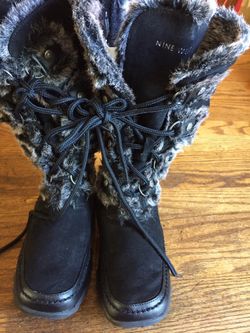 Nine West boots size 2 girl.
