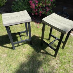 TWO SMALL SIDE TABLES WITH STURDY METAL BASES!