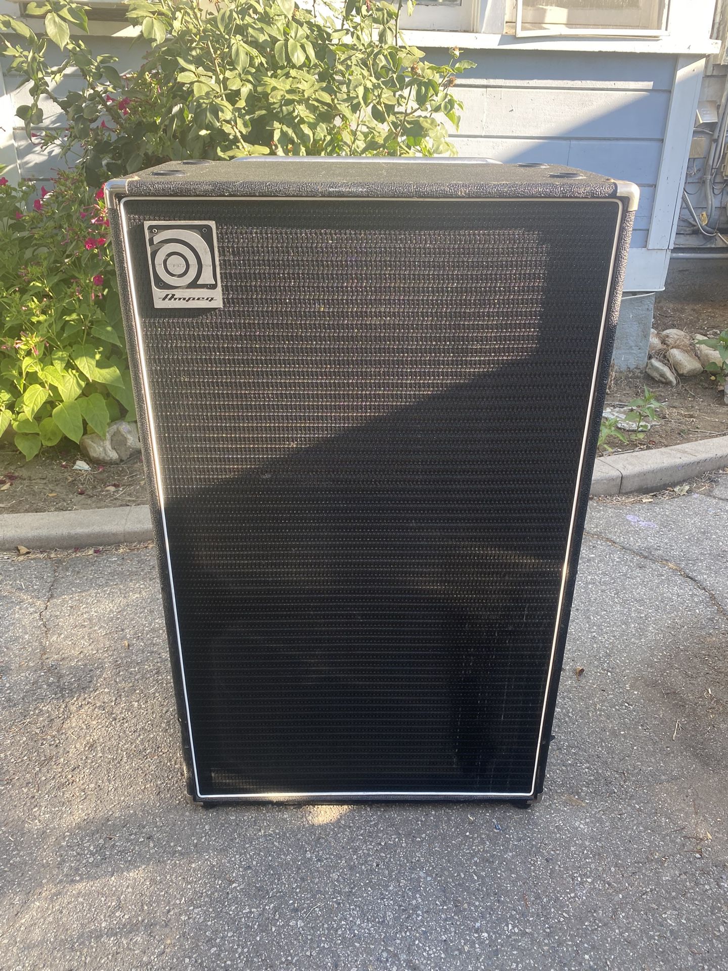 Ampeg 610HLF Bass Cabinet