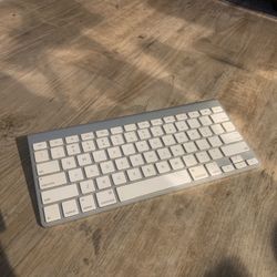 GENUINE Apple Wireless Bluetooth Keyboard A1314 Mac Aluminium - Tested