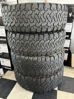 Vendo 285/70/R17 las 4 llantas Bfgoodrich por $220