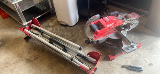 Milwaukee M18 10 Compound Miter Sliding Saw 