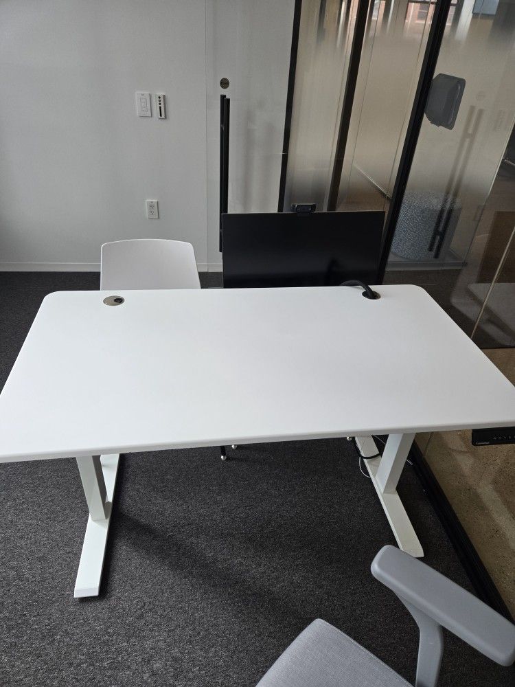 Autonomous Smart Desk