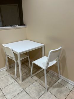 Kitchen table + chairs