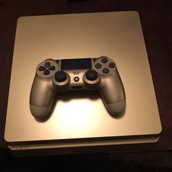 PlayStation 4 Gold With Controller 