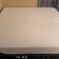 King mattress & metal frame bed  Like New!