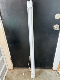 Long LED/Fluorescent Light Fixture – Working Condition