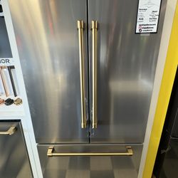 Thor Gordon Ramsay Collection Refrigerator In Stainless Steel With Gold Handles 