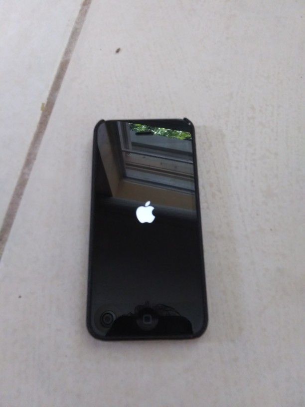 Apple 2012 iPhone 5 black 12.6 GB AT&T iOS 9 working smartphone MD638LL/A