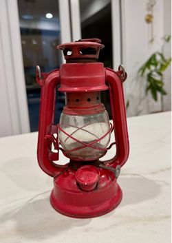 Vintage WINGEDWHEEL NO. 350 RED KEROSENE LANTERN - Oil Lamp
