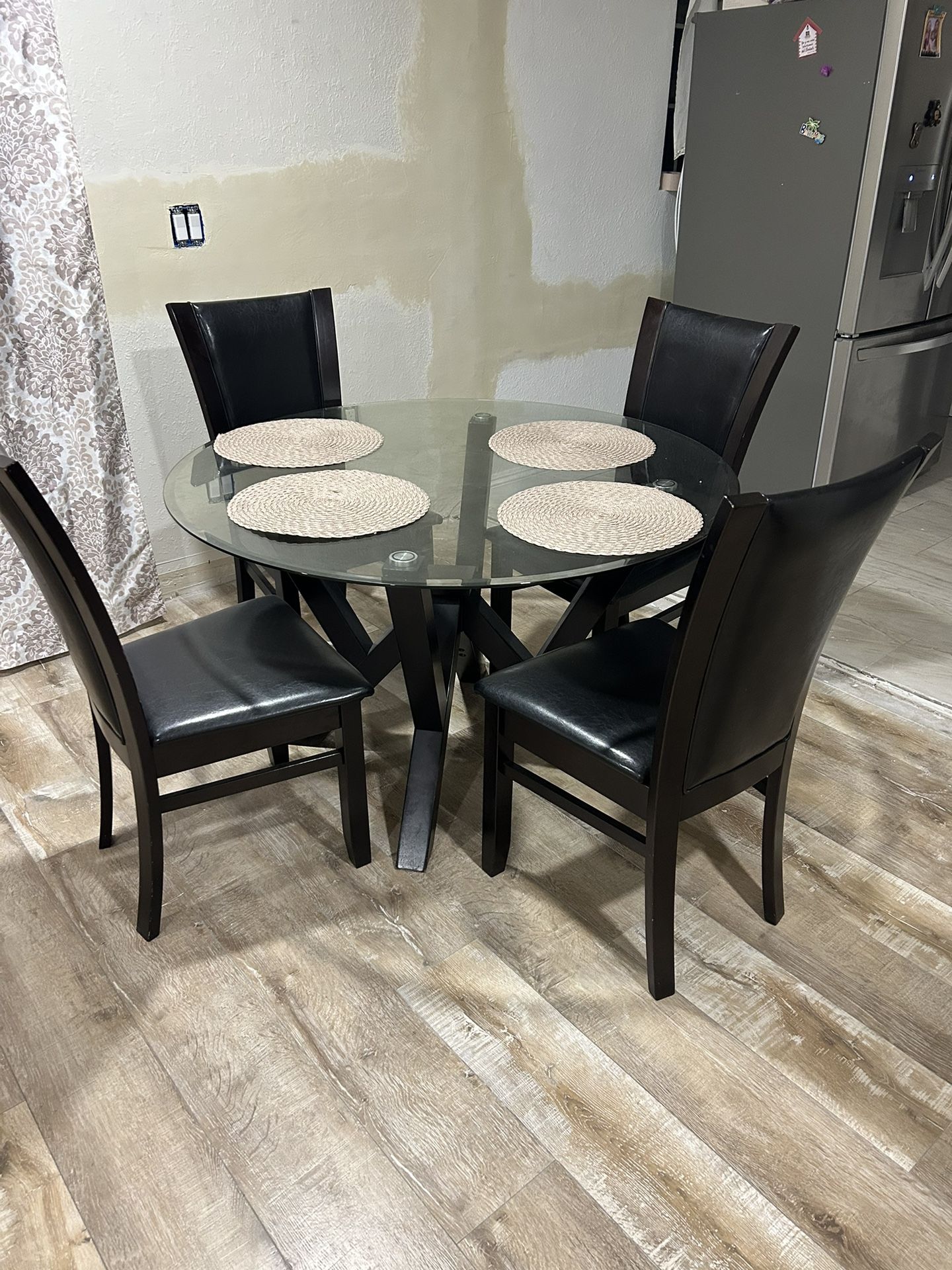 Dinning Table 