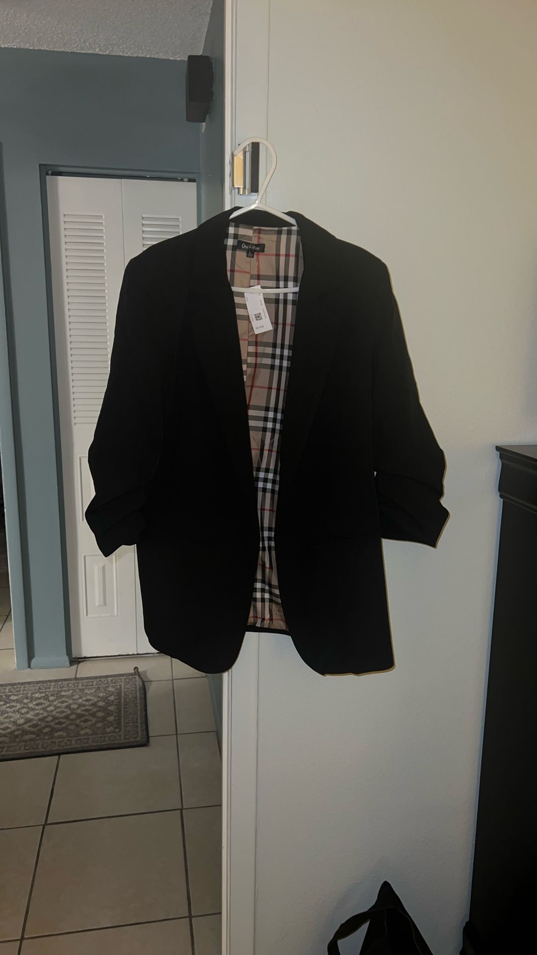 New size L black Blazer w/ Tag $10