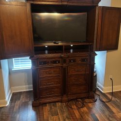 Quality wood 2 piece Armoire/Dresser