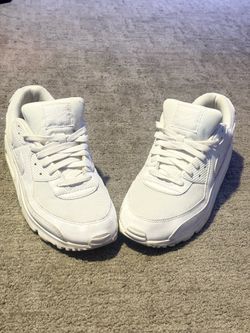 White Nike Tennis shoes Men’s size 11! Worn a couple times but not very much 50 bucks OBO!
