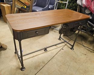 METAL DESK